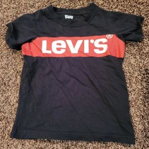 Levi's Tshirt - Size 5